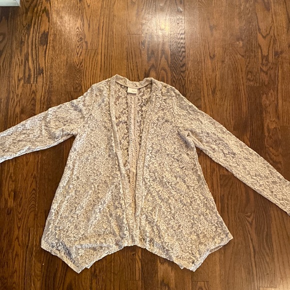 Buckle Daytrip - Trendy and stylish lace top over throw - Picture 1 of 8